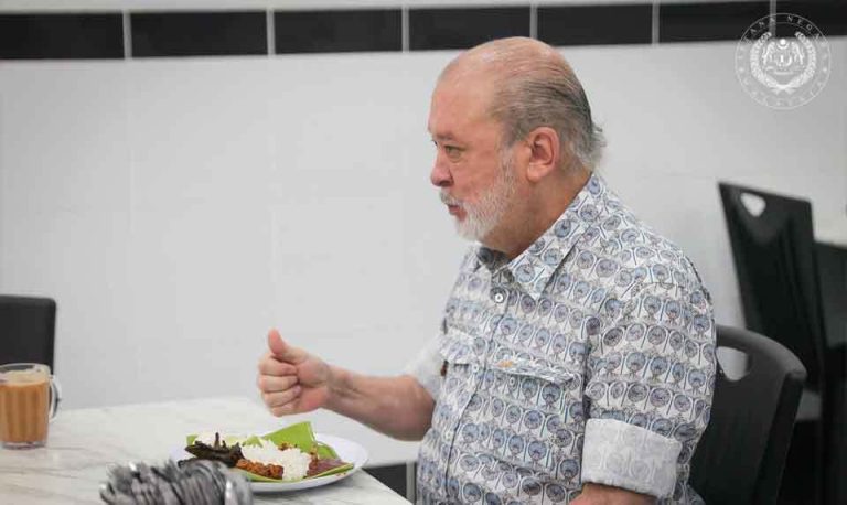 Agong santap di restoran Nasi Lemak Wanjo