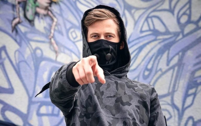 Pelitup muka, identiti Alan Walker