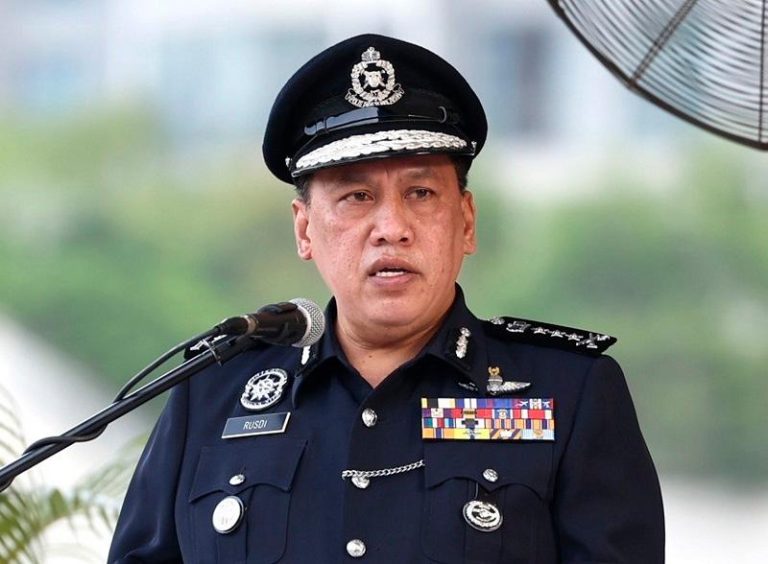 Pengendali kaunter boleh minta pelanggan buka pelitup muka – Polis
