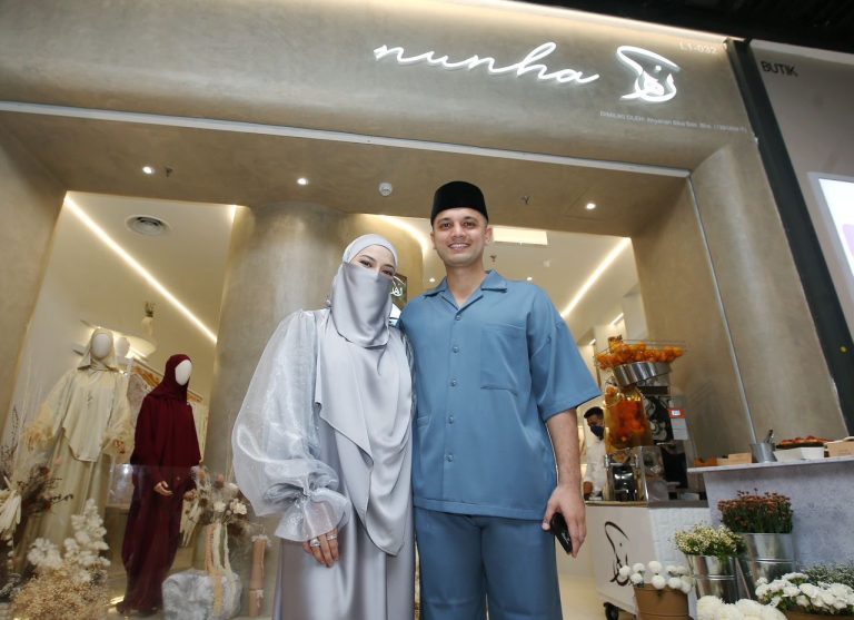 The Kaabah hadiah Neelofa dan PU Riz buat peminat, rasmi Nunha Store pertama di MyTown