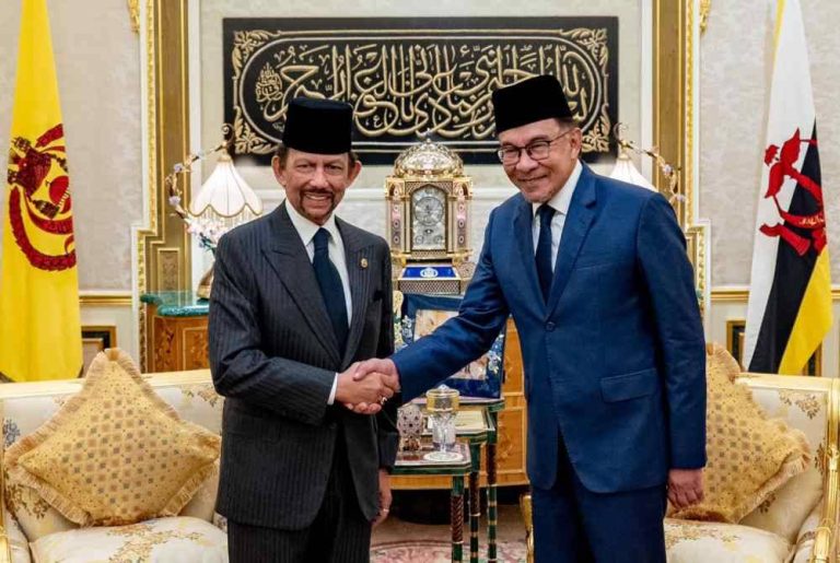 Anwar rafak sembah tahniah ulang tahun keputeraan Sultan Brunei