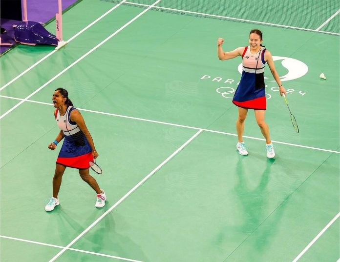 PASANGAN beregu badminton wanita negara Pearly Tan-M Thinaah layak ke suku akhir Sukan Olimpik 2024, selepas melakukan satu lagi kejutan pada perlawanan terakhir Kumpulan A mereka, hari ini. GAMBAR: Majlis Olimpik Malaysia