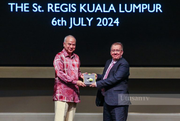 Sultan Nazrin berkenan lancar buku berkenaan impak globalisasi terhadap pembangunan Perak