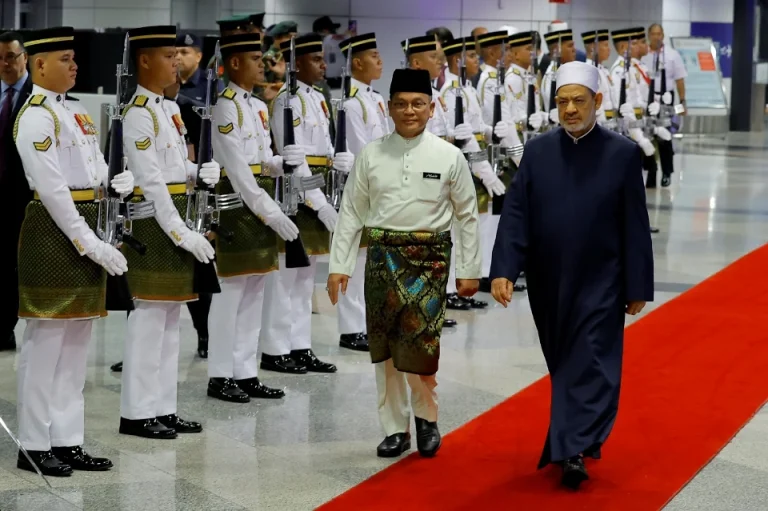 Sheikh Al-Azhar tiba di Malaysia untuk lawatan khas