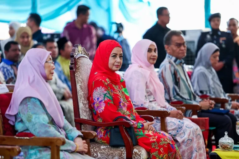 Raja Permaisuri Agong berkenan lawat Hospital Orang Asli Gombak
