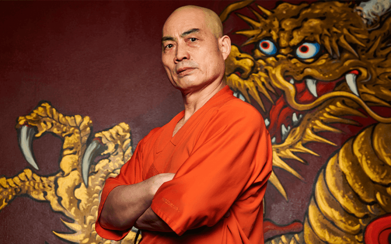 Hanya satu tumbukan lelaki Shaolin ini, musuhnya akan mati