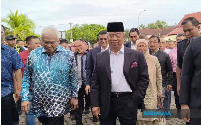 Muhyiddin tiba di mahkamah untuk pendakwaan kes sentuh 3R