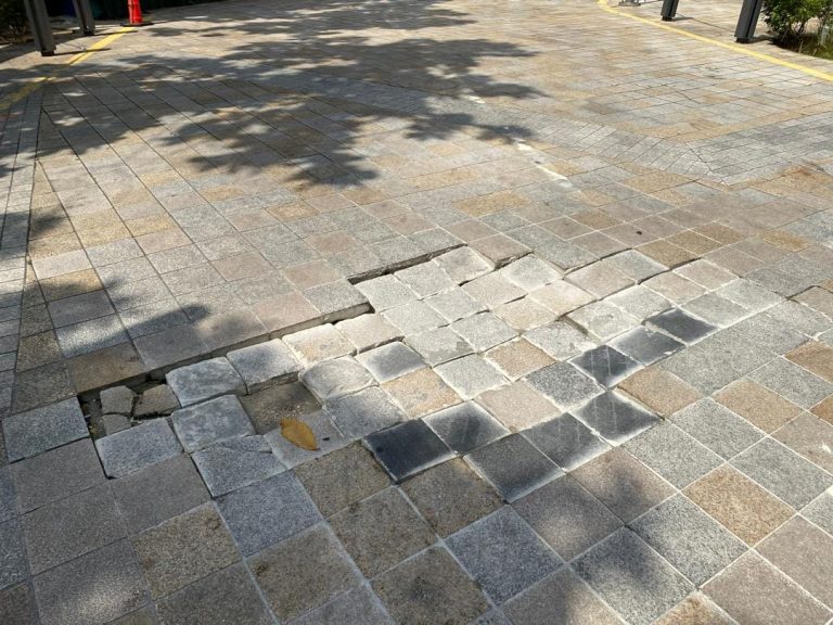 Kerja baik pulih SYABAS punca mendapan tanah depan bangunan Ariani