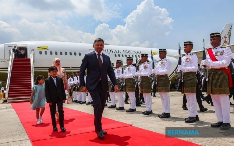 Putera Mahkota Brunei tiba untuk lawatan rasmi ke Malaysia