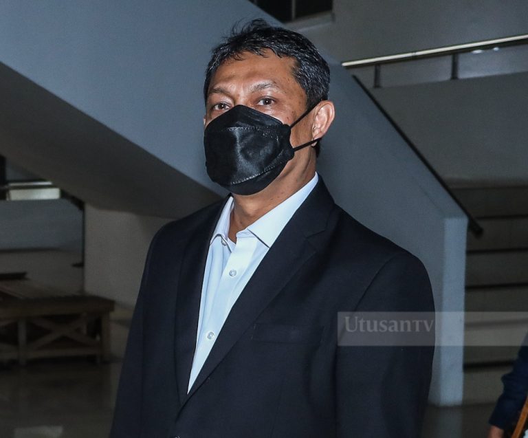 Ketua Pengarah Laut didakwa menipu