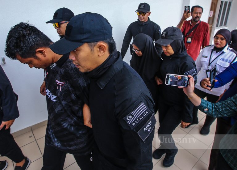 Budak 8 tahun mati didera: Bapa tiri, ibu kandung didakwa membunuh