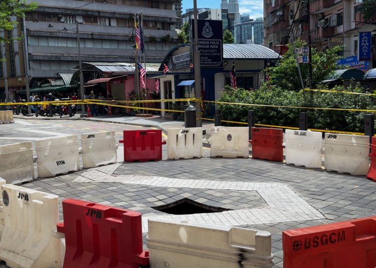 DBKL tutup tanah mendap baharu Masjid India guna tali keselamatan, penghadang air