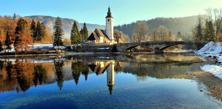 Desa hujung dunia dan penunggu Tasik Bohinj
