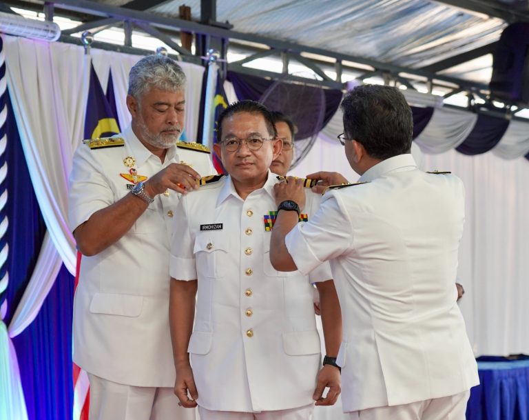 Irmohizam dianugerahkan pangkat Komander Kehormat Pasukan Simpanan Sukarela TLDM