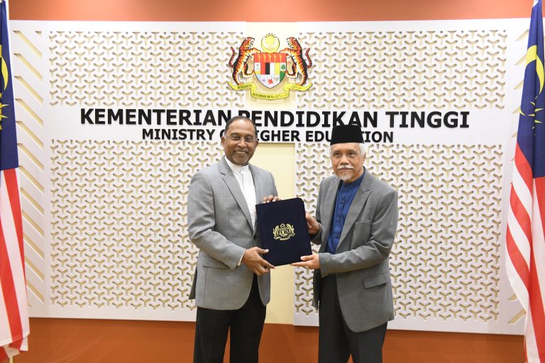Prof Emeritus Dr Osman Bakar dilantik Rektor UIAM