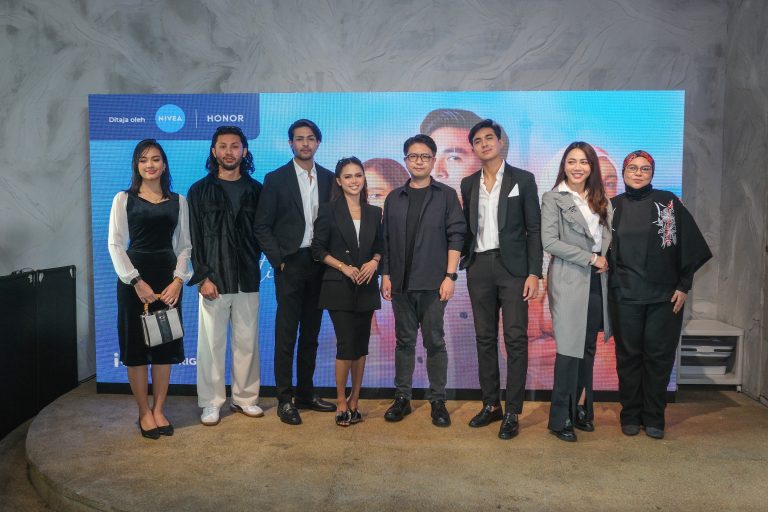 Kisah penghijrahan & cinta suci dalam Satu Hari Nanti