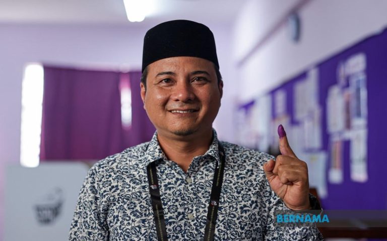 PRK Mahkota: Calon BN selesai mengundi, seru pengundi Kluang laksana tanggungjawab