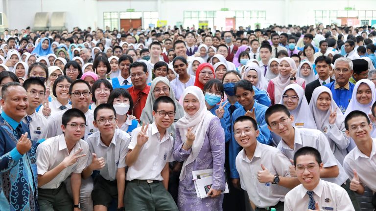 Menteri Pendidikan titip nasihat calon SPM jaga kesihatan mental