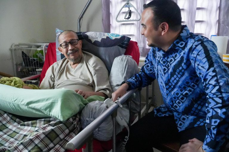 Anwar sampai sumbangan kepada bekas Ahli Parlimen Raub