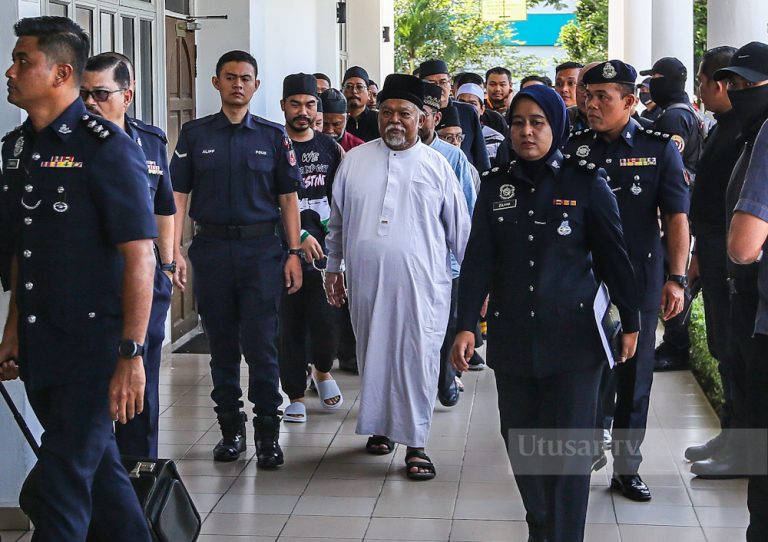Jadi ahli kumpulan jenayah terancang, CEO GISBH, isteri dan anak ‘Abuya’ bersama 19 individu didakwa