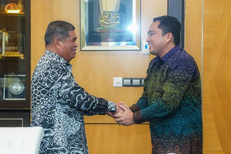 Mat Sabu terima kunjungan CEO MADACorp, muat naik gambar bersalaman