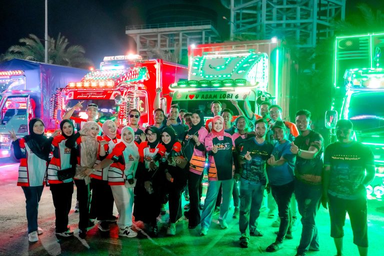 [VIDEO] 50,000 riuhkan Jelajah Suria Kuasa 2 Empire di Kelantan – Abang lori teruja jumpa DJ Lin, Kak Ya jadi ‘buruan’