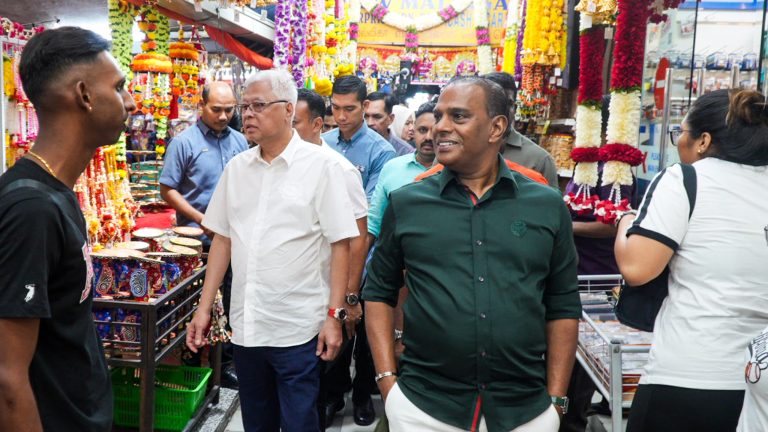 Ismail Sabri berkunjung ke Little India Brickfields tinjau persiapan Deepavali