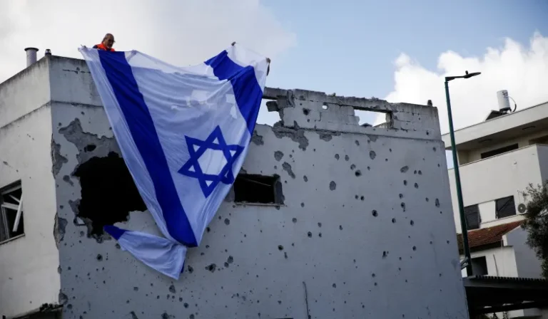 Beberapa kemalangan jiwa dilaporkan akibat serangan roket di bandar Haifa dan Tiberias, lapor media Israel.
