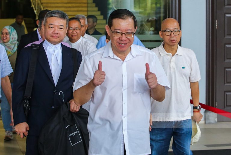 Fitnah: Muhyiddin diperintah bayar RM1.35 juta kepada Lim Guan Eng