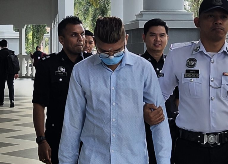 Rempuh motosikal: Pemandu BMW mengaku tak bersalah sebabkan budak perempuan 7 tahun maut