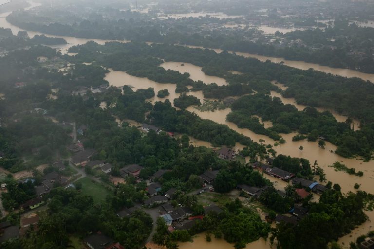 Jumlah kerugian akibat banjir di Kelantan dianggarkan melebihi RM300 juta