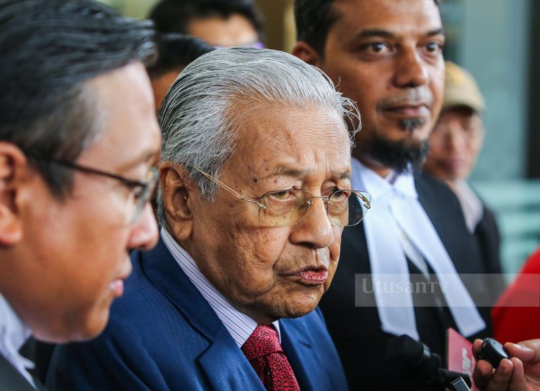Minit mesyuarat Kabinet tunjukkan dakwaan 3 bekas menteri tak benar – Tun M