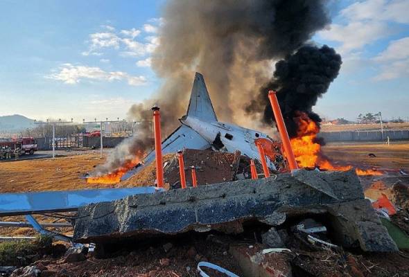 Nahas pesawat Jeju Air: Polis serbu Lapangan Terbang Muan untuk hari kedua
