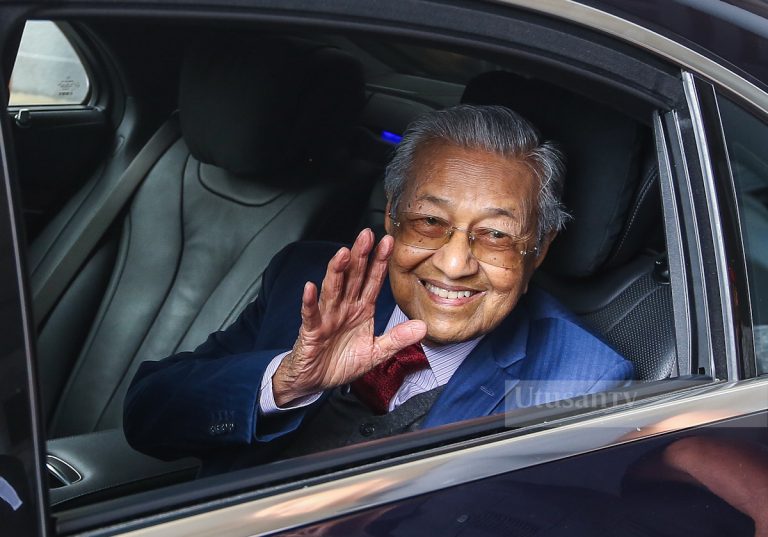‘Yang jelas apabila dia buka mulut dia bohong’, Dr Mahathir sindir Anwar