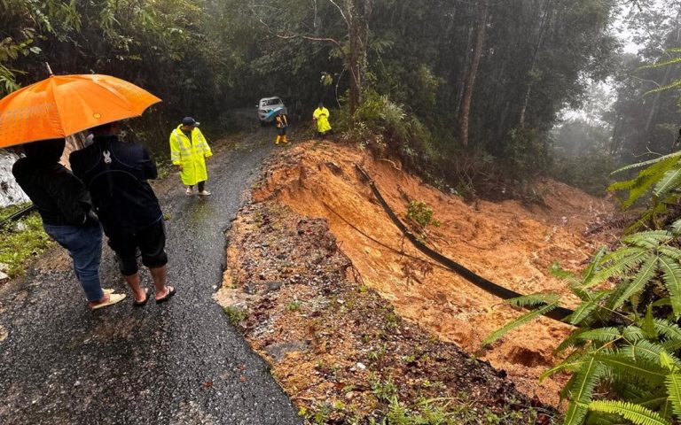 Banjir Kelantan: Jalan terputus, tanah runtuh jejas perhubungan jalan darat