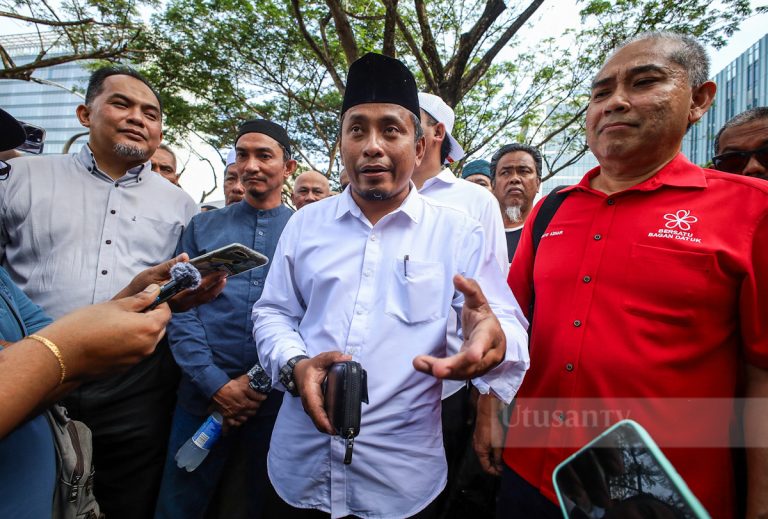 ‘Kehadiran kami untuk junjung semangat keluhuran Perlembagaan’ – Ahmad Fadhli