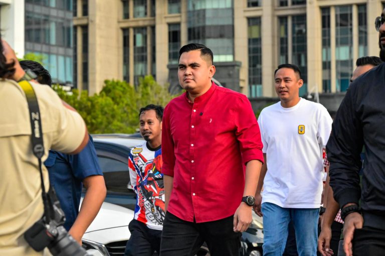 ‘Anak jantan hadir sendiri bersama rakyat’, Akmal Saleh kotakan janji hadir ke Istana Kehakiman