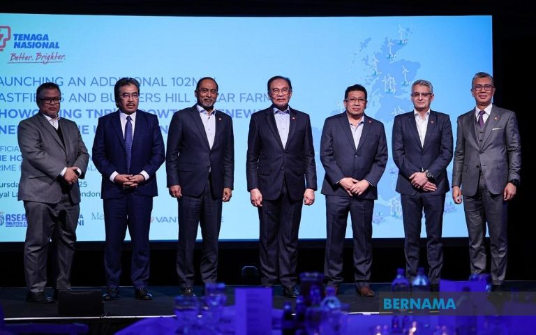 PM lancar ladang solar tenaga boleh baharu TNB di UK