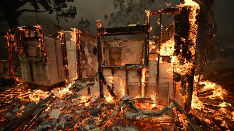 179,000 dipindahkan susulan kebakaran hutan di Los Angeles
