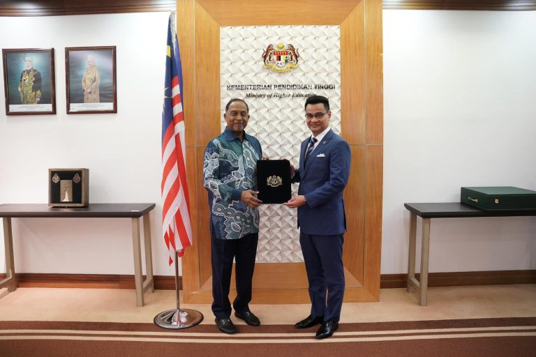 Arham Abdullah dilantik Naib Canselor UMK ketujuh