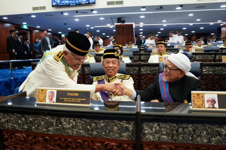 ”Sewa helikopter cecah RM16.6 bilion, boleh cetus skandal baru” – Hamzah