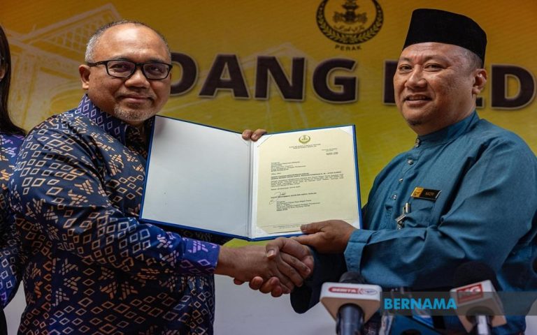 Speaker Perak serah notis kekosongan DUN Ayer Kuning kepada SPR