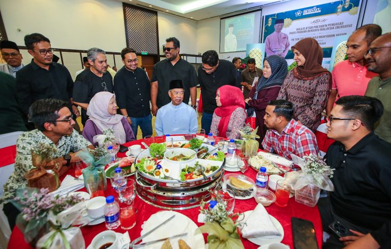 Kebebasan merosot, apakah kerajaan takutkan media, soal Muhyiddin