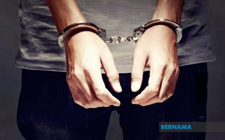 Tipu wang orang ramai RM10 juta : Polis tahan Tan Sri