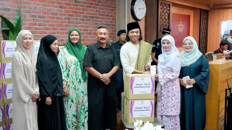 Yayasan Shapadu kerjasama YKN, PUSPANITA AADK santuni, beri sumbangan kepada warga kota