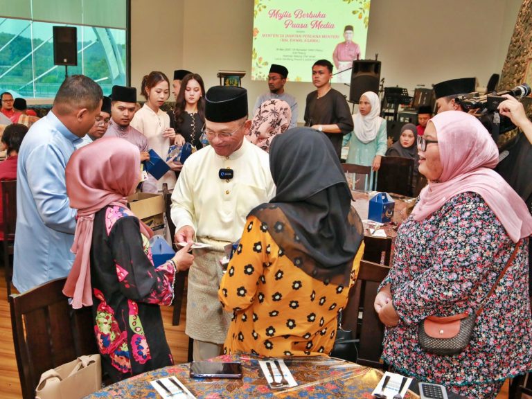 meraikan pengamal media berbuka puasa