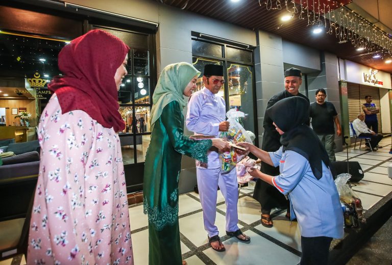 Jamal Abdillah, Yayasan Shapadu agih sumbangan bakul Ramadan