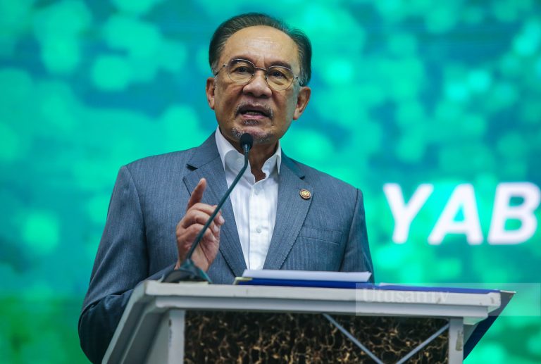 ‘Saya tak ambil gaji sebab nak tunjuk bukan semua menteri curi duit’ – PM