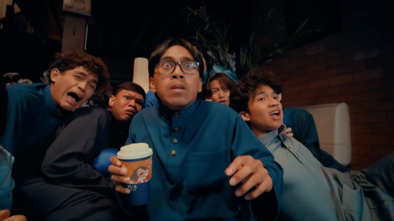 [VIDEO] Cerita Malam Raya, lagu perayaan yang lawak & seram
