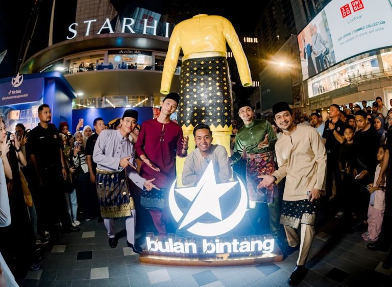 Replika gergasi Baju Melayu Bulan Bintang jadi simbol ikonik The Starhill, angkat warisan budaya Melayu  